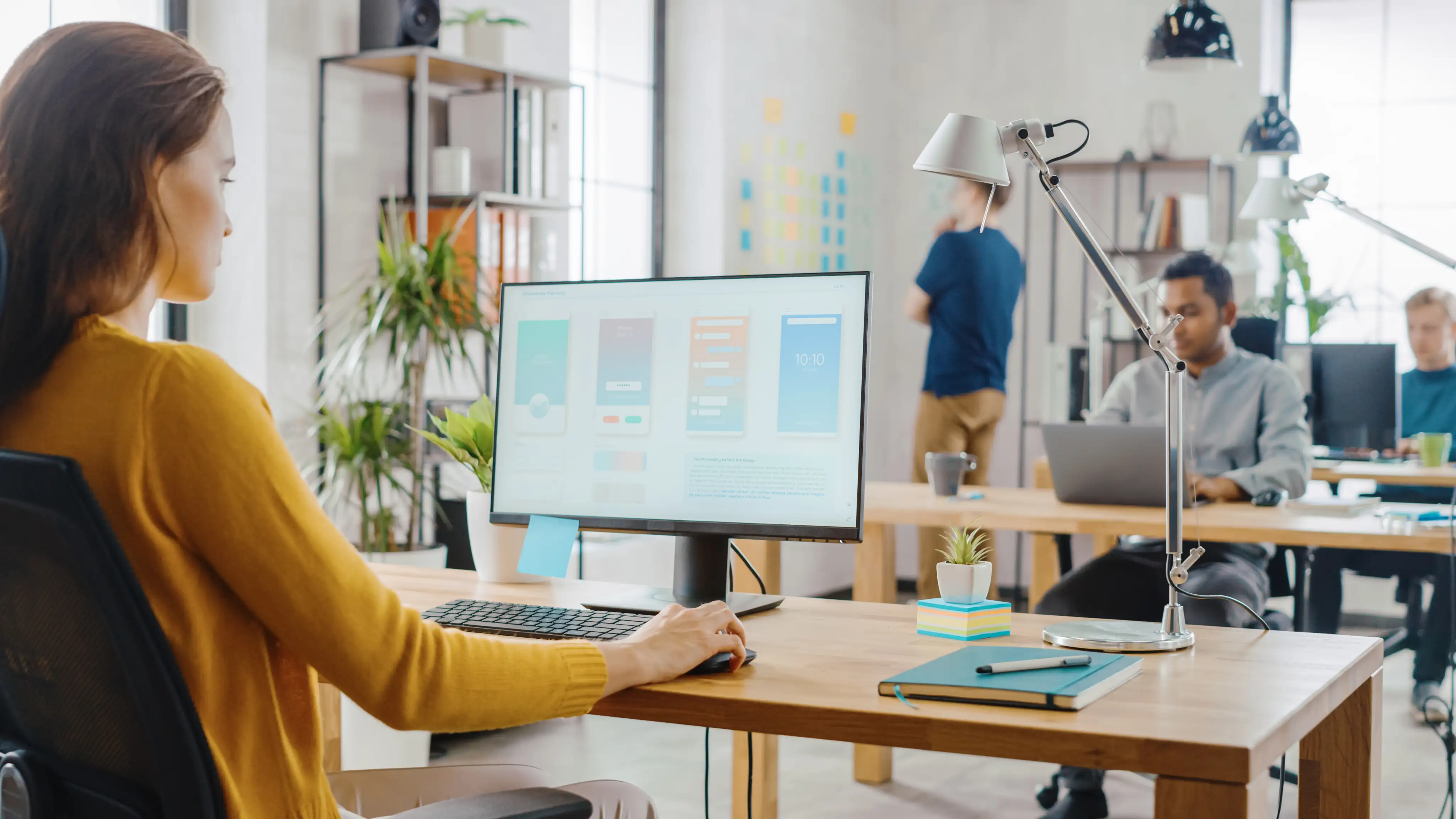 Designer en conception créative sur interface numérique